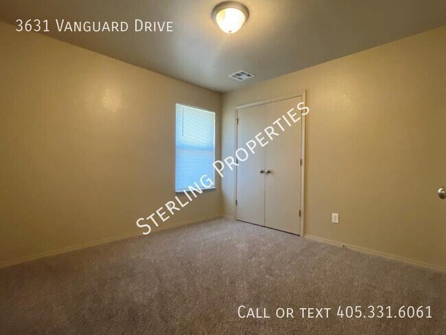 Building Photo - 3631 Vanguard Dr