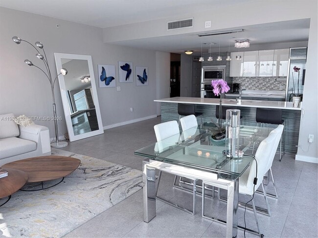 Building Photo - 460 NE 28th St