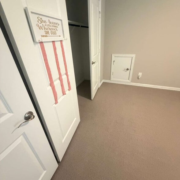 Building Photo - 2208 Palomino Ln