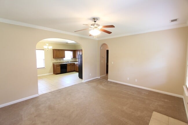 Building Photo - Homewood Area - Oxmoor Glen - Minutes to D...