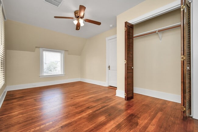 Building Photo - 411 Peden St