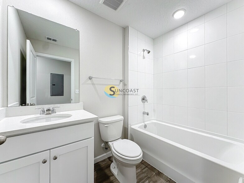 Building Photo - 6451 Breezy Oaks Wy