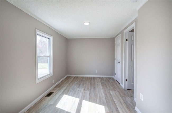 Building Photo - 838 Spring Place Rd NE