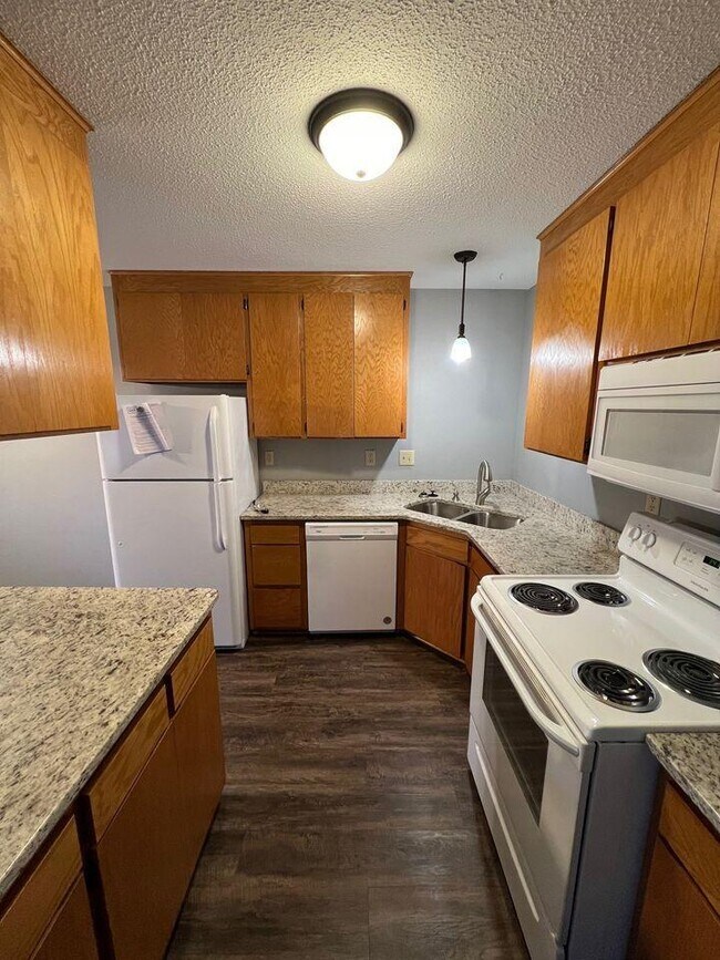 Building Photo - 2072 Bradley St