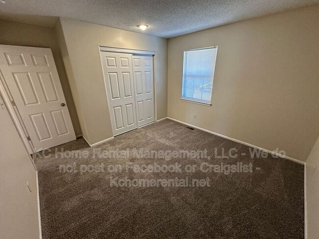 Building Photo - 3910 SW 8th Ter