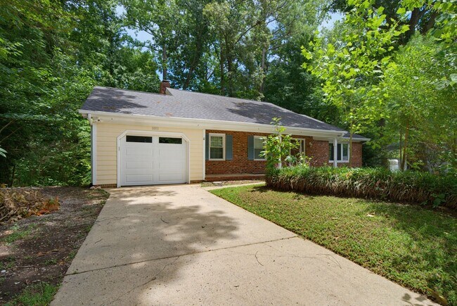 Building Photo - 1003 Manchester Dr