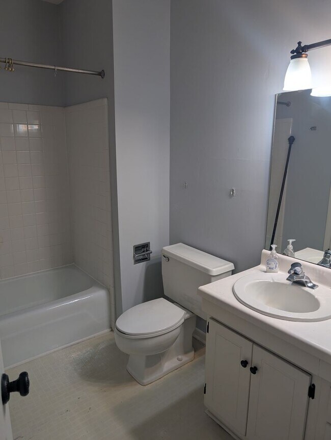 Building Photo - 22 Royal Oaks Dr