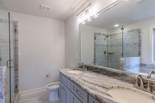Building Photo - For Lease - 3 Beds, 2 Baths, 2300sqft home...