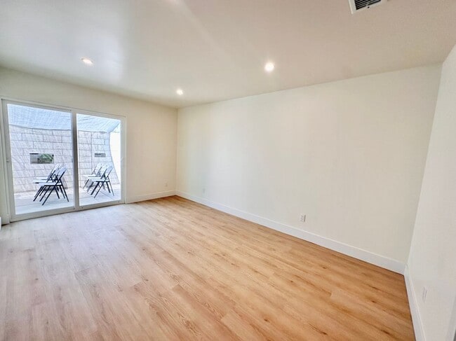 Building Photo - 1543 Delford Ave