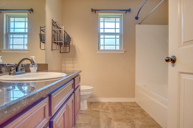 Building Photo - Beautiful 3BR/2.5BA Craftsman-Style Home i...