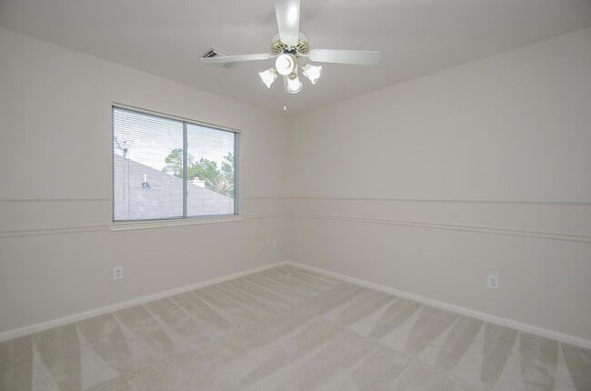 Building Photo - 23826 River Pl Dr