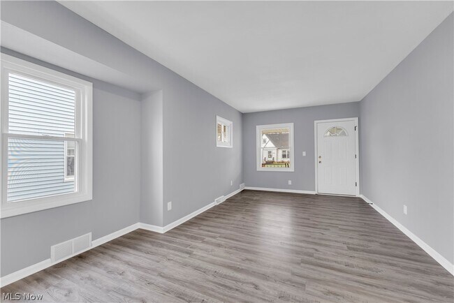 Building Photo - 3203 Ingleside Dr