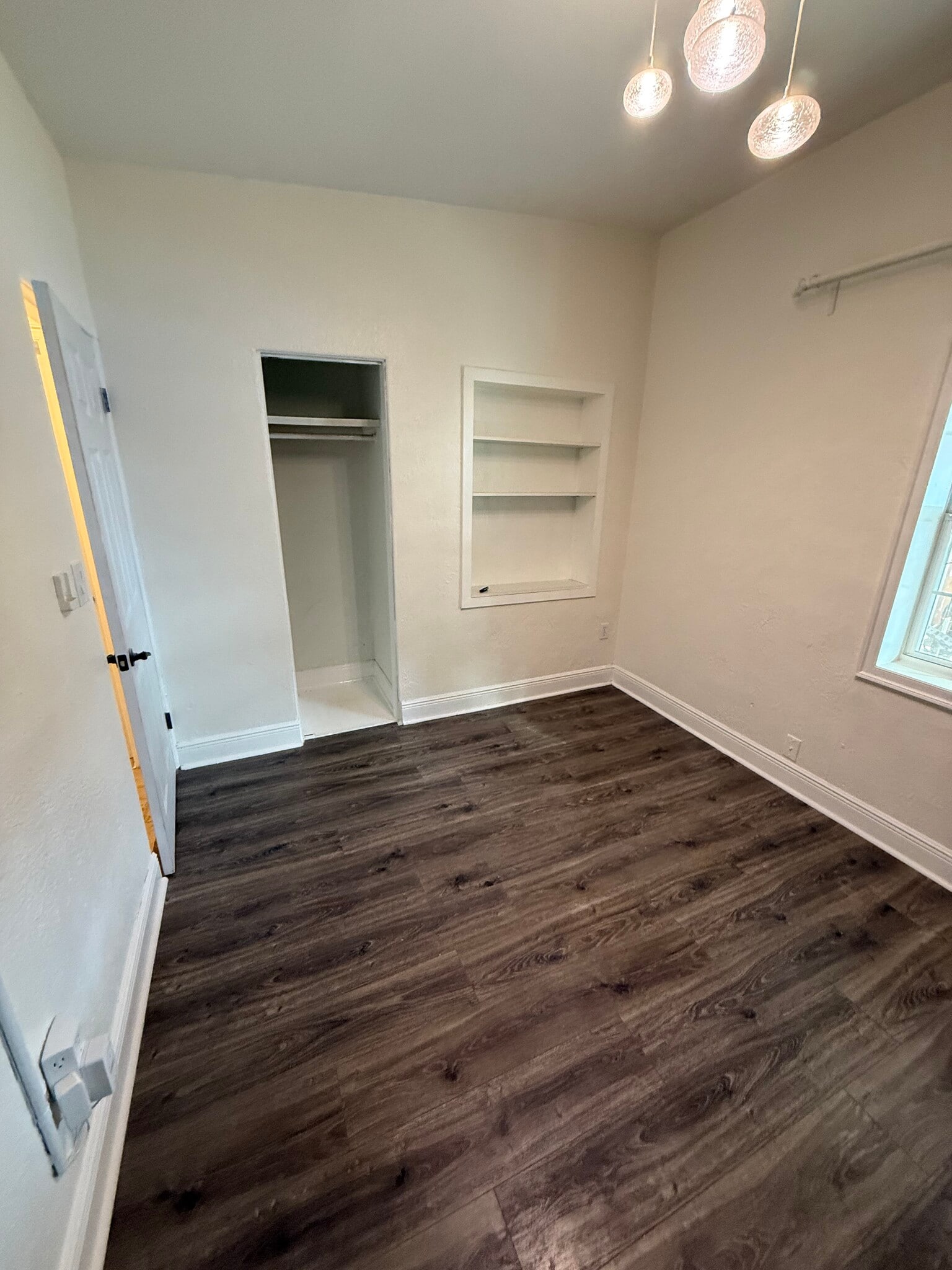 Building Photo - 940 W Fairbanks Ave