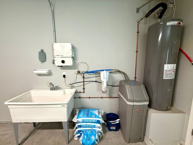 Building Photo - Beautiful 2023 Build | 3 Bed, 2 Bath | Solar + Premium Upgrades | Landscaping Included