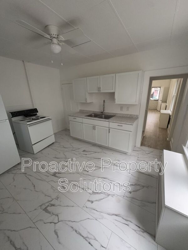 Building Photo - 718-720 Archbald St