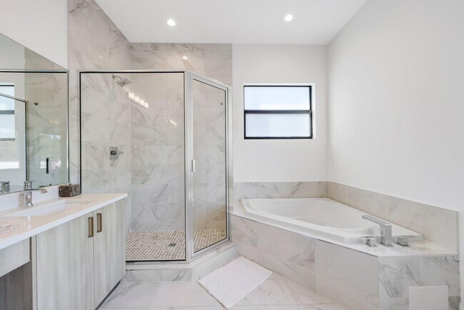 Building Photo - 2201 Florida Blvd