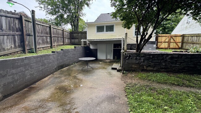 Building Photo - 430 Hickman St