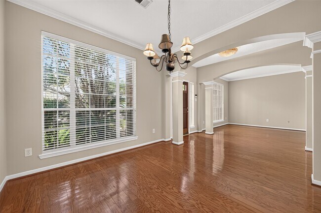 Building Photo - 18515 Autumn Park Dr