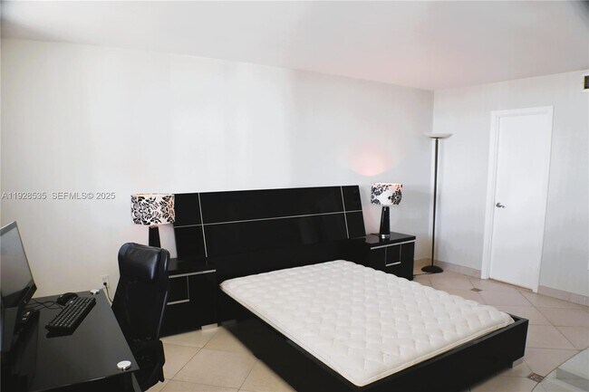 Building Photo - 1833 S Ocean Dr