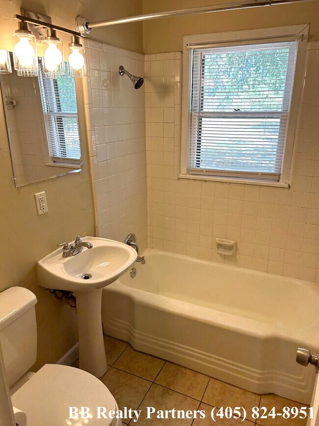 Building Photo - 431 S Pittsburg Ave