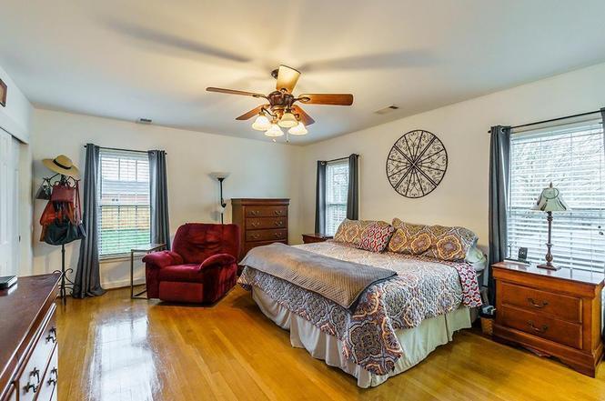 Building Photo - 304 Barnes Mill Rd