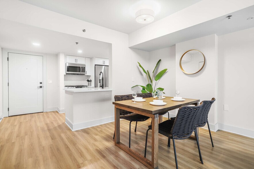 Building Photo - 1221 S Eads St