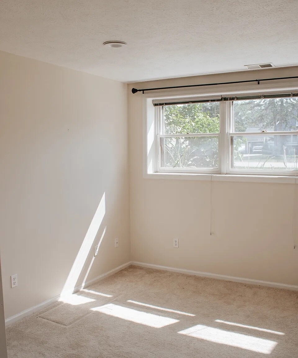 Building Photo - 3885 140th Ave
