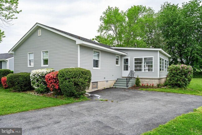 Building Photo - 37003 E Stoney Run