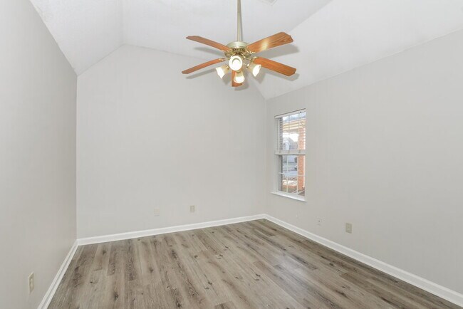 Building Photo - 155 Garden Springs Dr