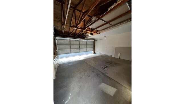 Building Photo - 406 Tava Ln