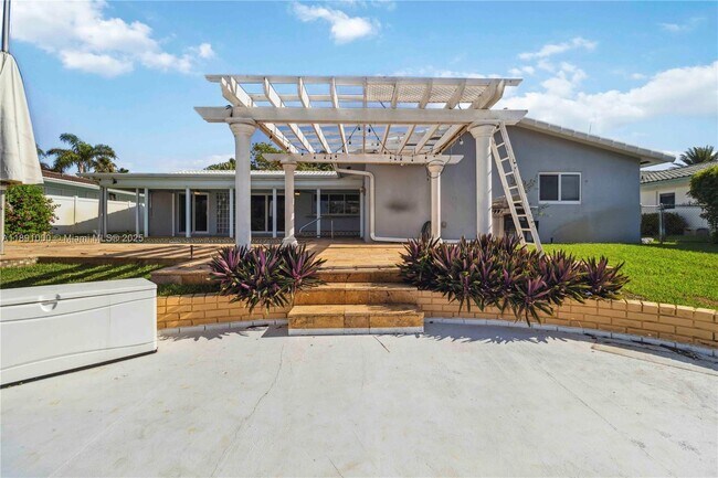 Building Photo - 2770 NE 8th Ct