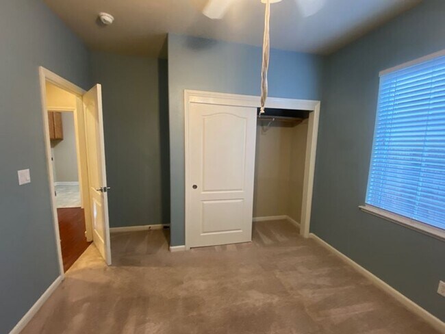 Building Photo - EXCEPTIONAL 4 BEDROOMS, 3 BATH, 3 CAR GARA...