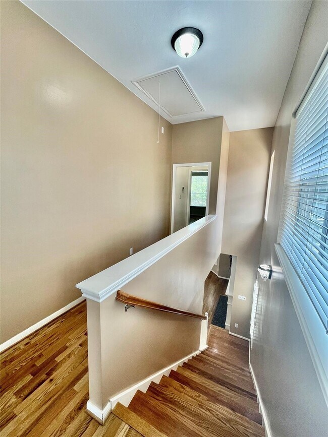 Building Photo - 32 Waugh Dr