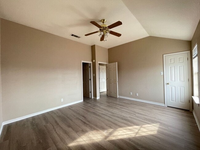 Building Photo - 4802 John David Dr