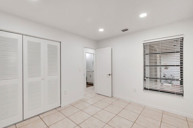 Building Photo - 11364 SW 87th Ter
