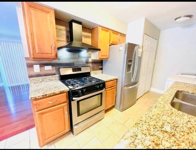 Building Photo - 600 Academy Ct