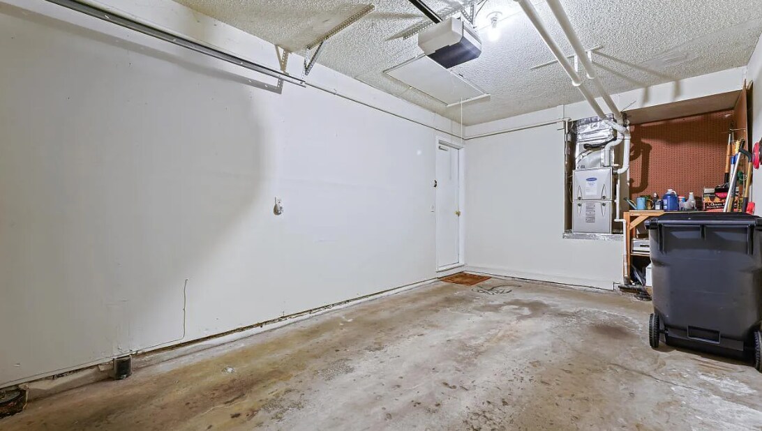Building Photo - 2 Stoney Creek Dr