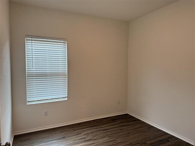 Building Photo - 560 Big Rocky Bend