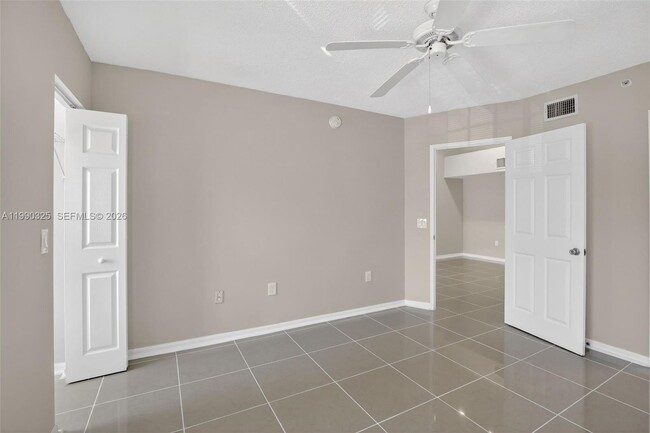 Building Photo - 2496 Centergate Dr