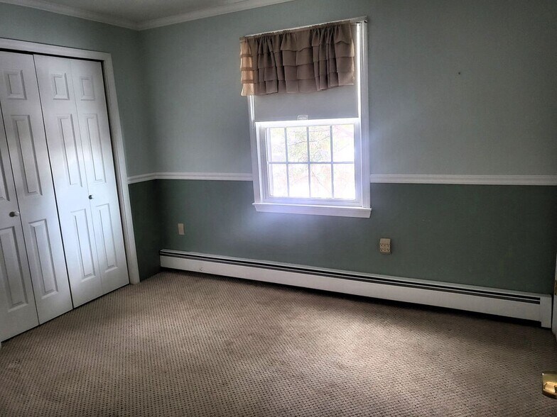 Building Photo - 1 Bittersweet Rd