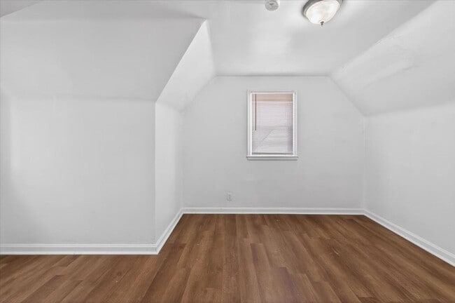 Building Photo - 3251-3251 Winthrop Ave