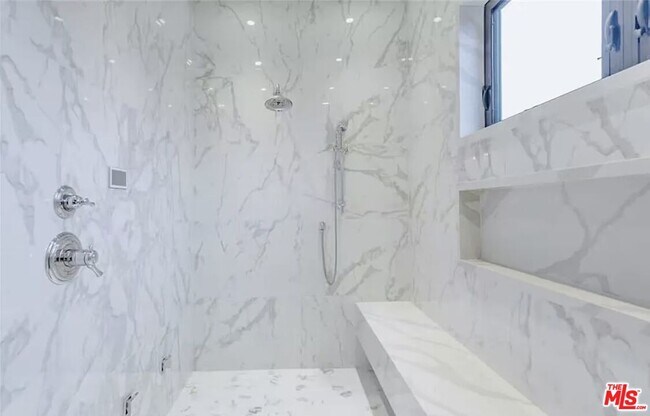 Building Photo - 5225 Topeka Dr