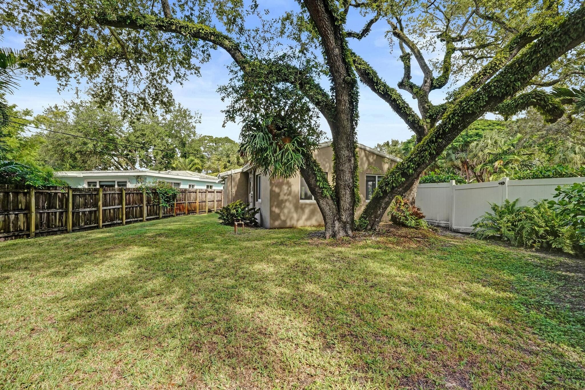 Building Photo - 1101 SW 8th Ter