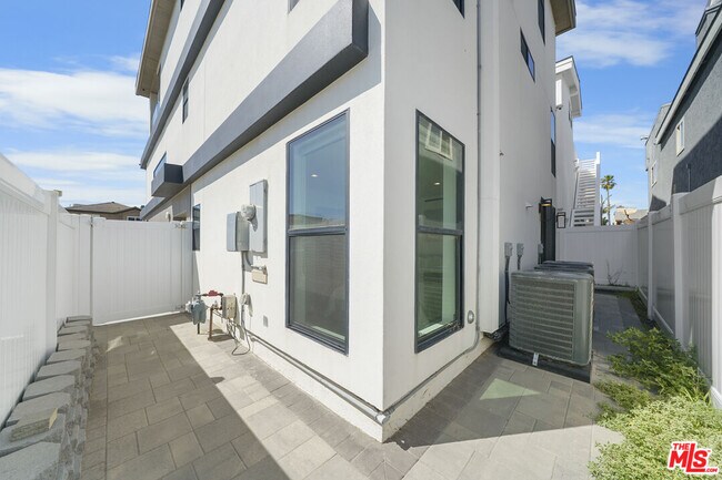 Building Photo - 1500 Ocean Dr