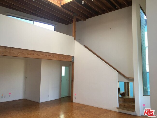 Building Photo - 326 Indiana Ave