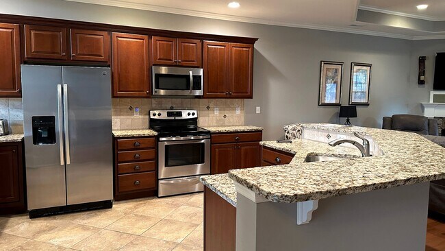 Building Photo - Large Townhouse in Stonewall Farms in Hixson