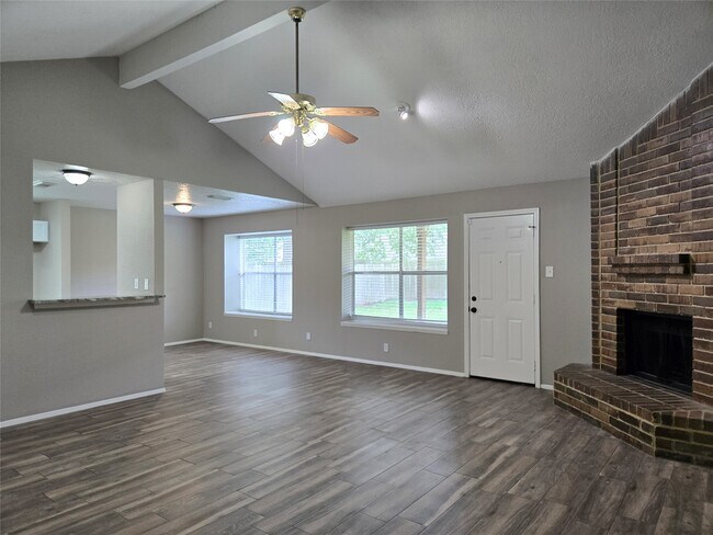 Building Photo - 24015 Farm Hill Dr