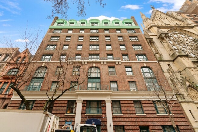 Building Photo - 140 W 71st St