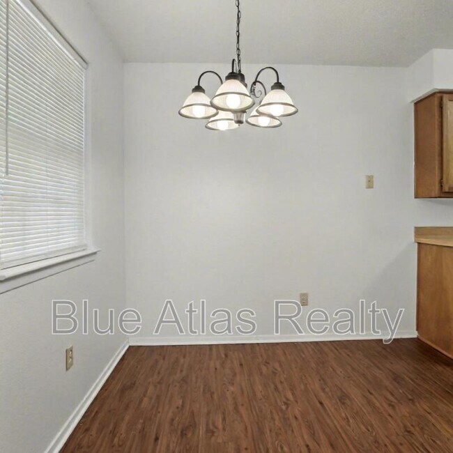 Building Photo - 7016 Lincoln Dr