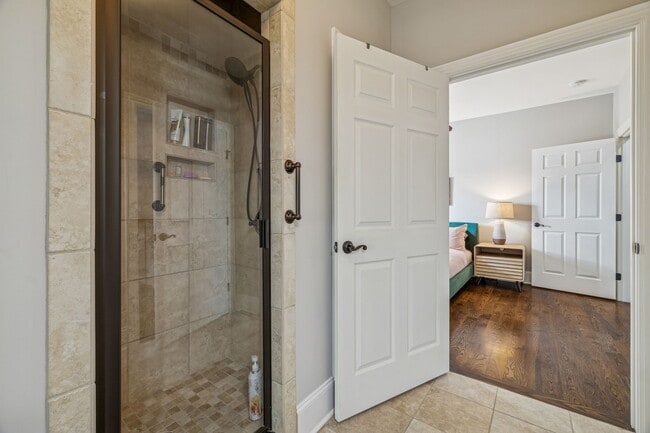 Building Photo - 594 Lake Haven Dr